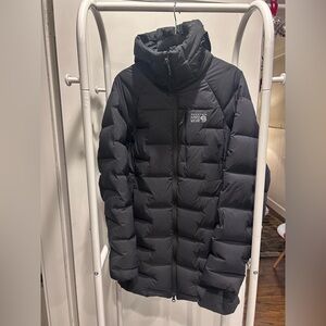 Mountain Hardwear Wonen’s Black Hooded Puffer